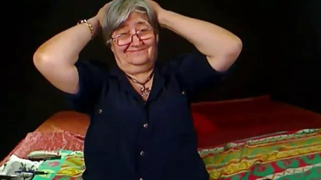 Chica gorda tomando videos eroticos en el cine un baño: P