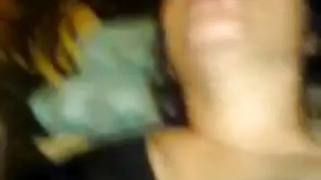 Linda videos eroticos de porno asiática adolescente frotando duro en su húmedo coño calvo