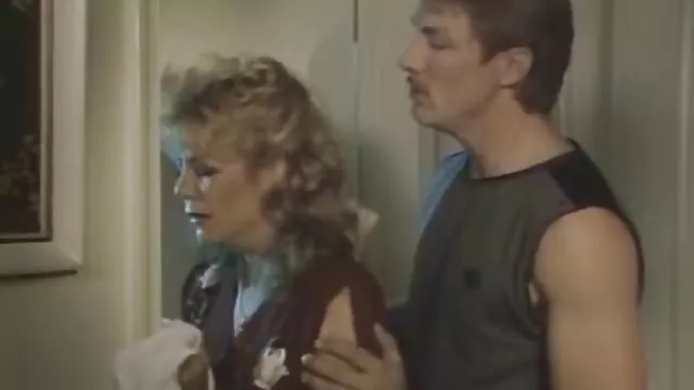 HITZEFREI Pequeña rubia encuentra videos eroticos babes a un chico al azar en la calle
