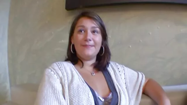 Adolescente alemana engañando a un extraño mientras su novio la llama peliculasxxxeroticas